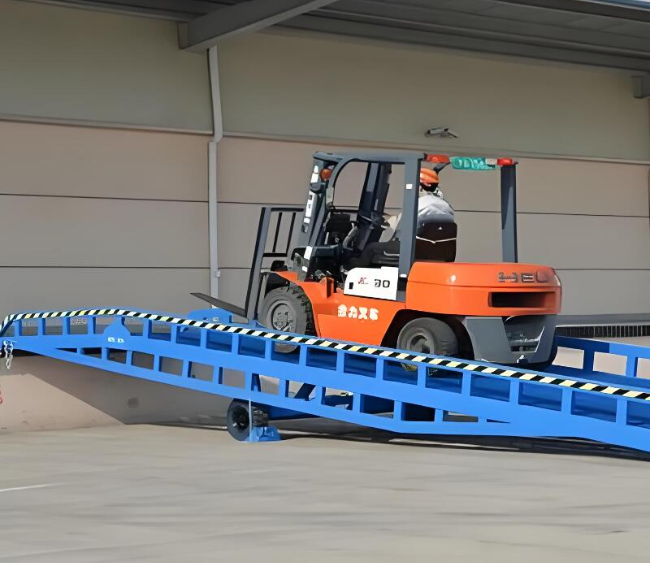晋城移动式卸货平台（叉车用）